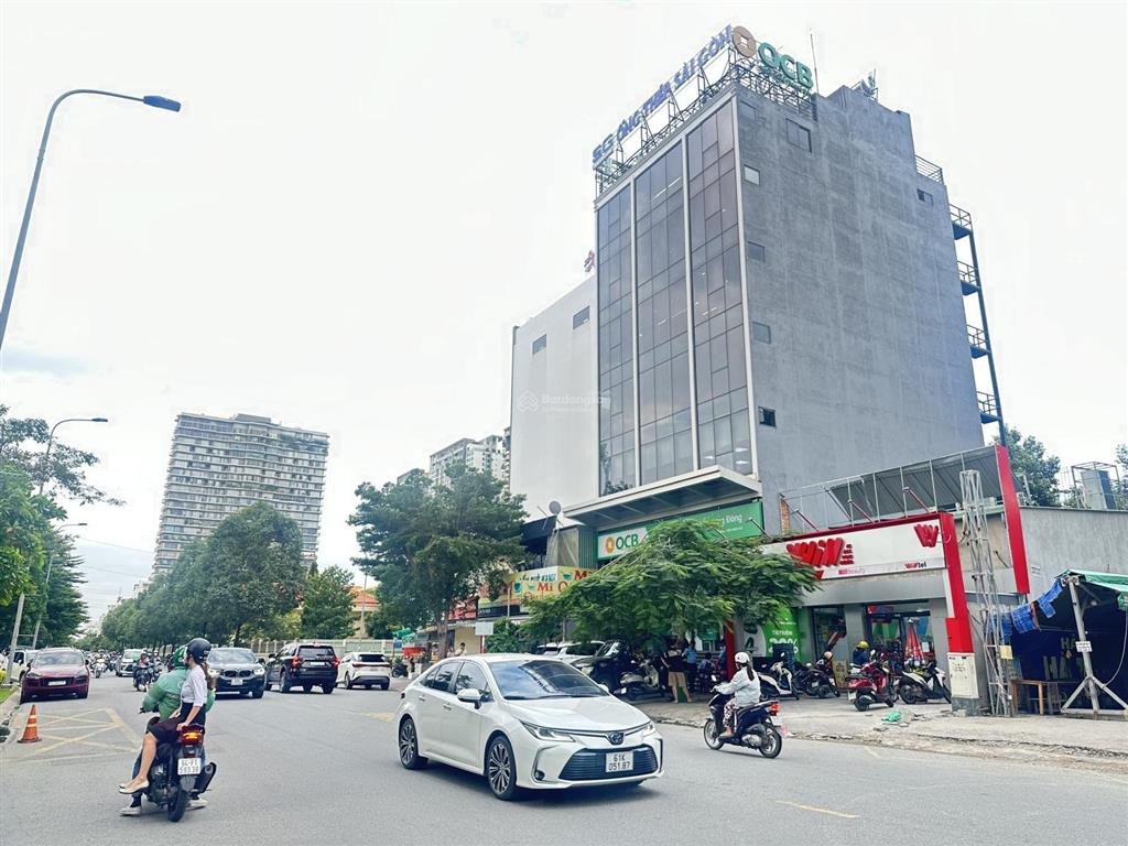 Bán khuôn đất mặt tiền tạ hiện  đối diện chung cư  dt 15m x 18m  hđt 180tr/tháng  giá 350tr/m2