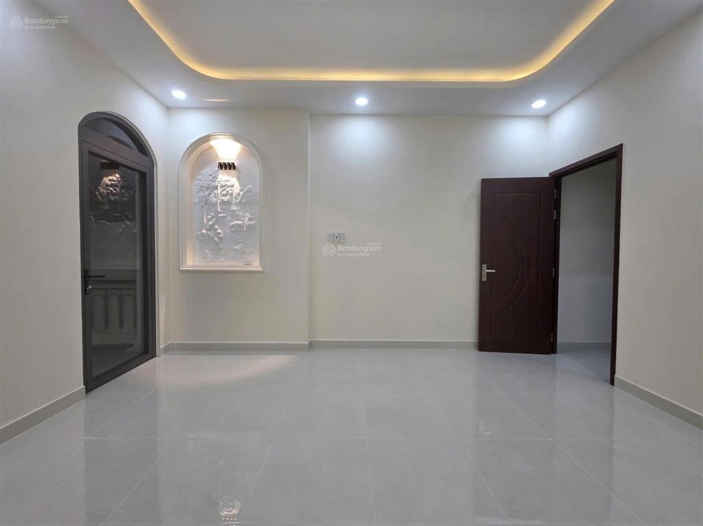 Giảm mạnh 1.2 tỷ bán gấp nhà mặt tiền phạm văn đồng chỉ 79tr/m2 120m2 nhà 2 tầng hoàn công đủ