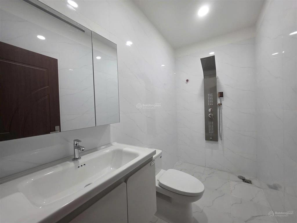 Giảm mạnh 1.2 tỷ bán gấp nhà mặt tiền phạm văn đồng chỉ 79tr/m2 120m2 nhà 2 tầng hoàn công đủ