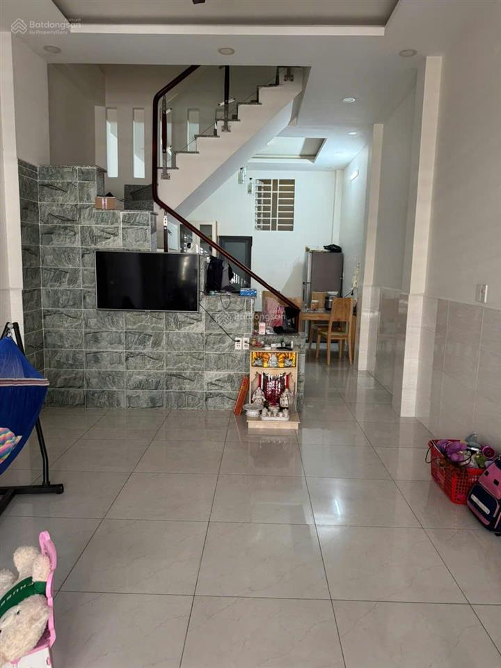 Bán nhà 3 tầng mới  ngay ngã tư thủ đức  kdc đường 7m oto tráng  3pn  4wc  6.9 tỷ tl