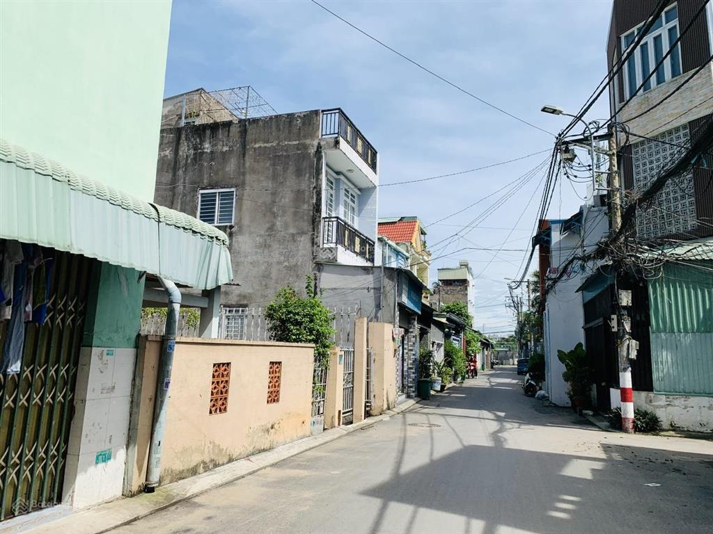 Bán đất tặng 9 phòng trọ 200m ra phạm văn đồng 300m2 ngang 7mthu nhập 20tr/th đầu tư 55tr/m2