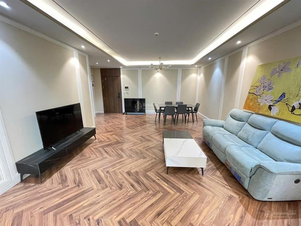 Cắt lỗ sâu ! chủ nhà cần tiền bán gấp căn hộ 2 ngủ king palace, ban công đông nam, có slot oto