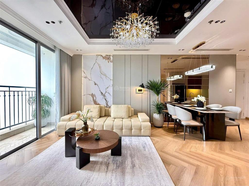 Cho thuê căn hộ 2pn full đồ royal city, căn đã sửa đẹp, vị trí đẹp