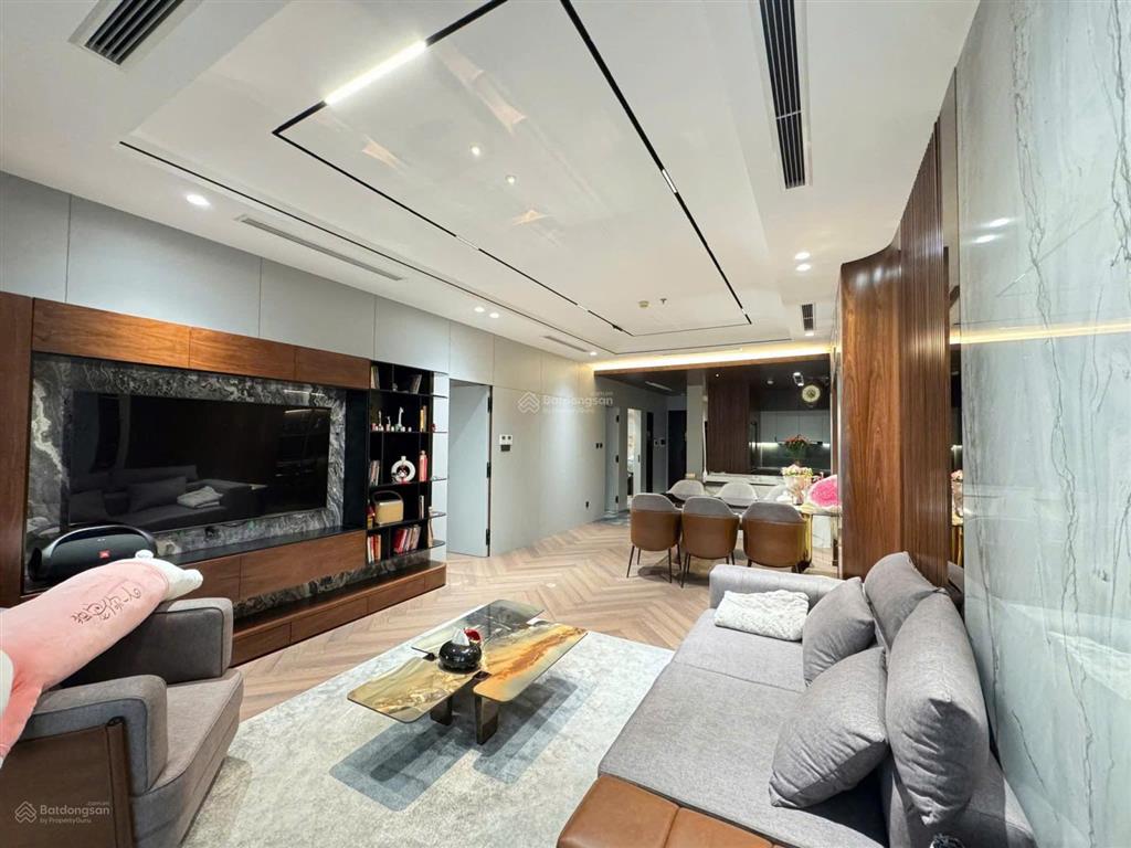 Cho thuê căn hộ 2pn full đồ royal city, căn đã sửa đẹp, vị trí đẹp