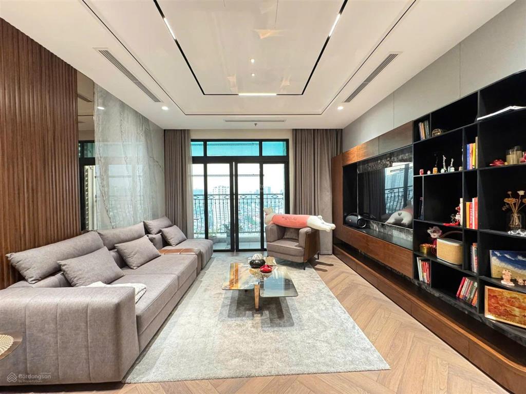 Cho thuê căn hộ 2pn full đồ royal city, căn đã sửa đẹp, vị trí đẹp