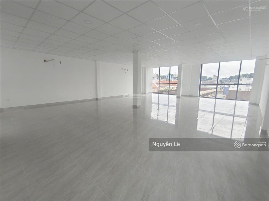 Cần cho thuê gấp mặt tiền ngang 9m đường hai bà trưng quận 1, giá 79 triệu