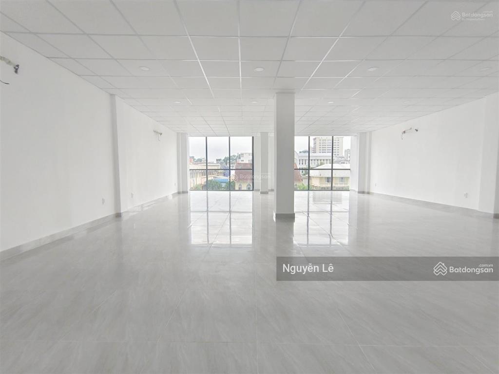 Cần cho thuê gấp mặt tiền ngang 9m đường hai bà trưng quận 1, giá 79 triệu