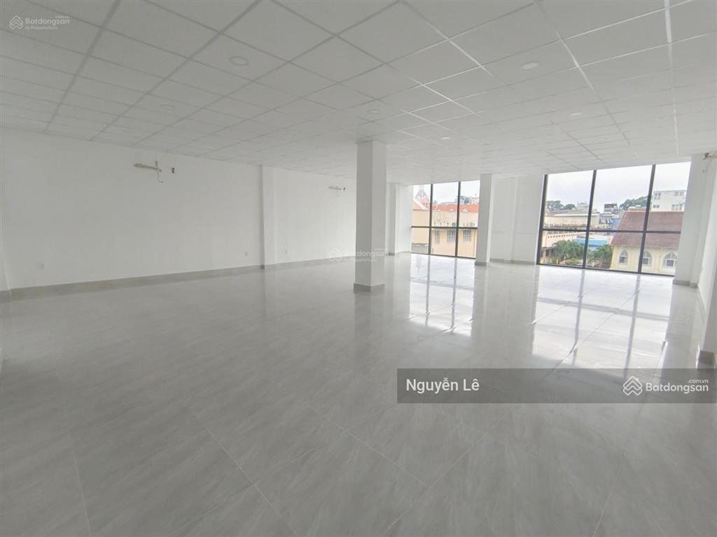 Cần cho thuê gấp mặt tiền ngang 9m đường hai bà trưng quận 1, giá 79 triệu