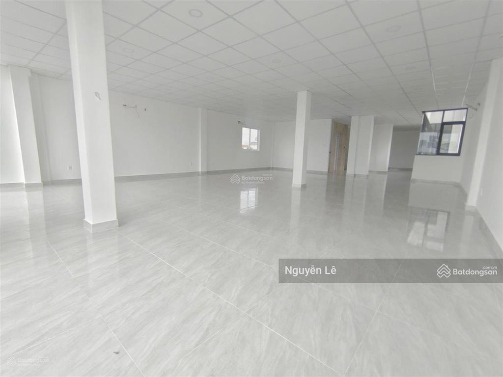 Cần cho thuê gấp mặt tiền ngang 9m đường hai bà trưng quận 1, giá 79 triệu