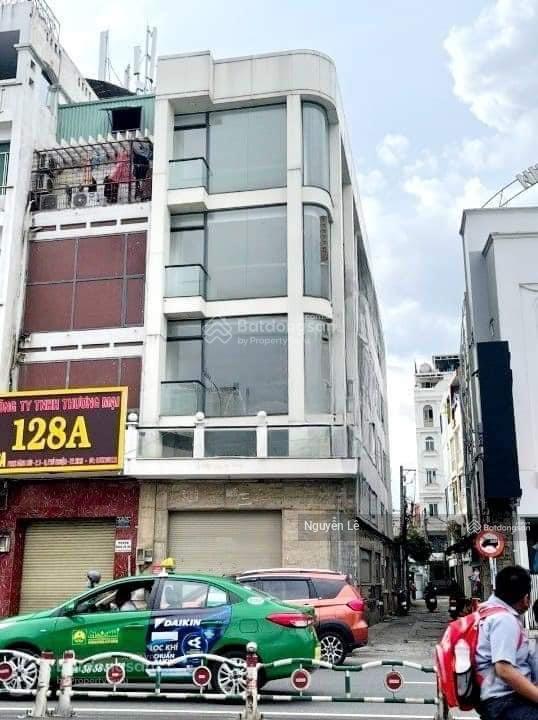Cần cho thuê góc 2 mặt tiền ngang 6m, đường phan đăng lưu, phú nhuận giá 68 tr/th