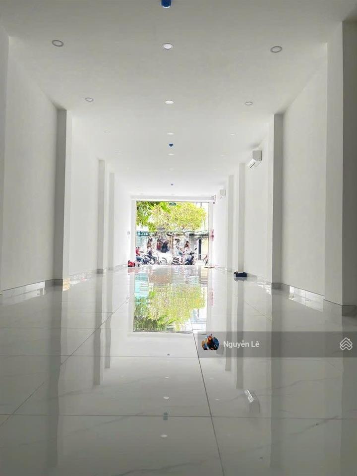 Gấp, cần cho thuê tòa nhà sd 500m² mặt tiền nơ trang long giá 60tr