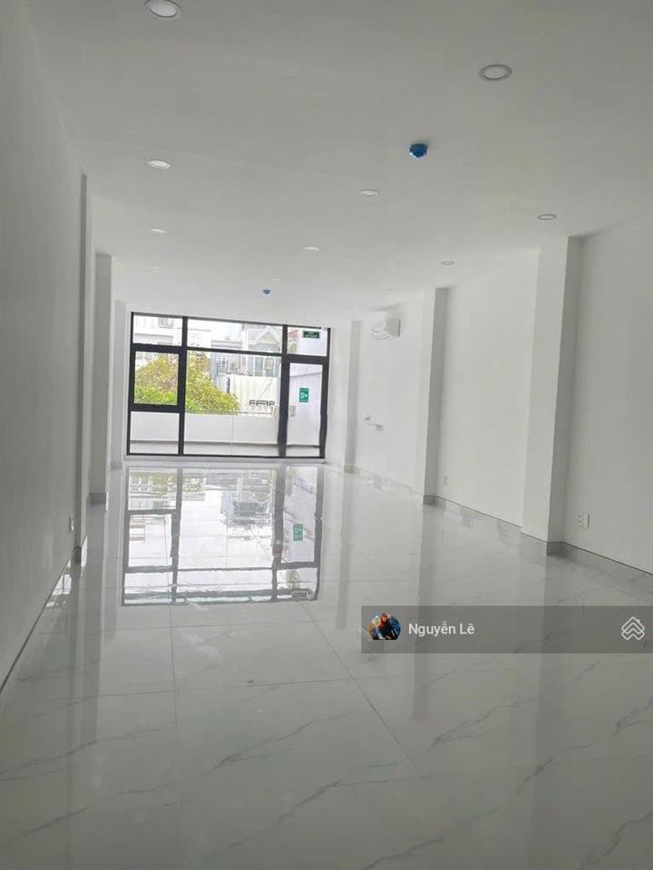 Gấp, cần cho thuê tòa nhà sd 500m² mặt tiền nơ trang long giá 60tr