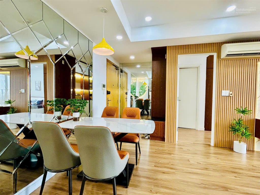 Bán căn hộ 2 phòng ngủ tại tòa 5, hướng nhìn ra sông. người nước ngoài đủ điều kiện sở hữu