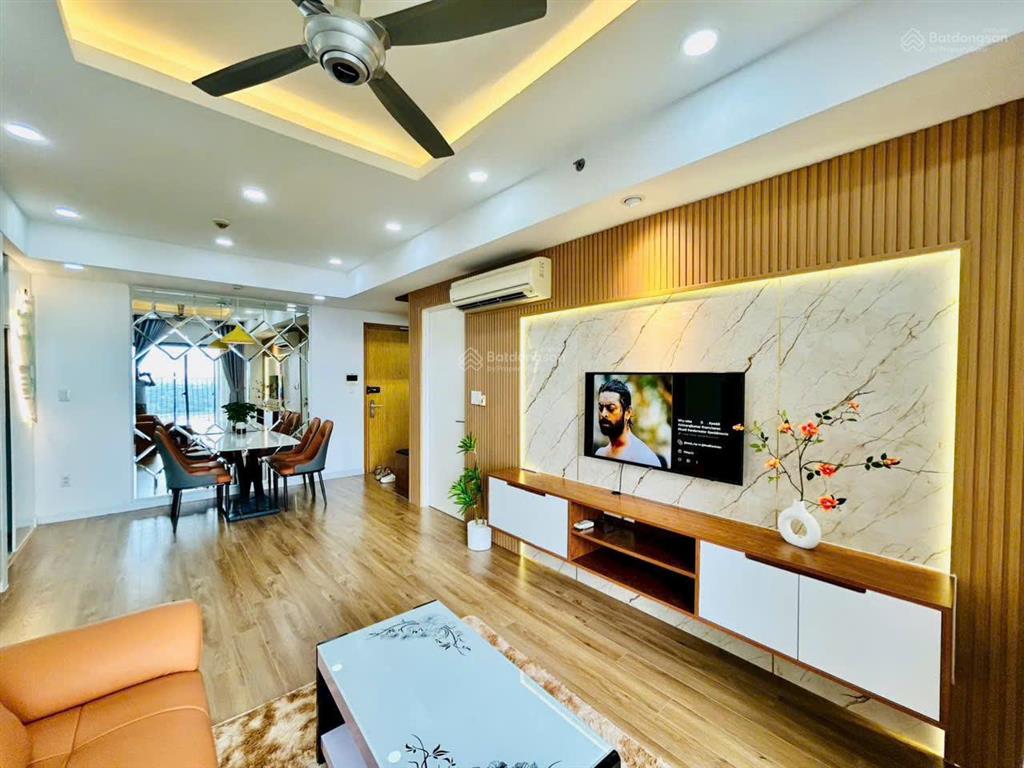 Bán căn hộ 2 phòng ngủ tại tòa 5, hướng nhìn ra sông. người nước ngoài đủ điều kiện sở hữu