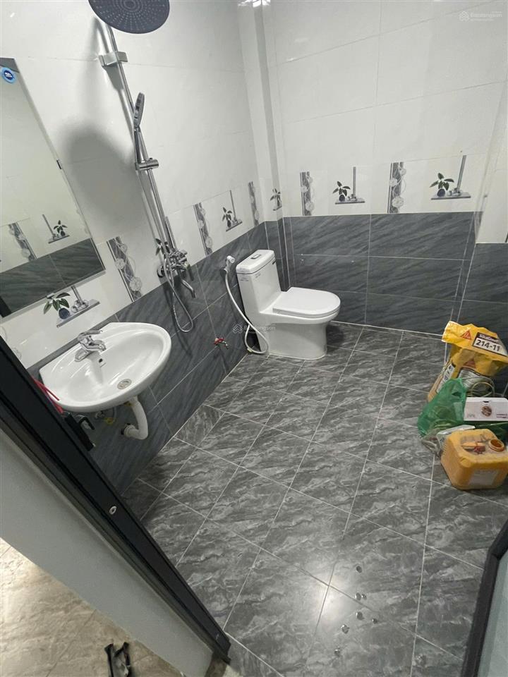 Cho thuê nhà 3 tầng 1 tum mới tinh  phúc lợi  long biên giá 8tr/1 tháng
