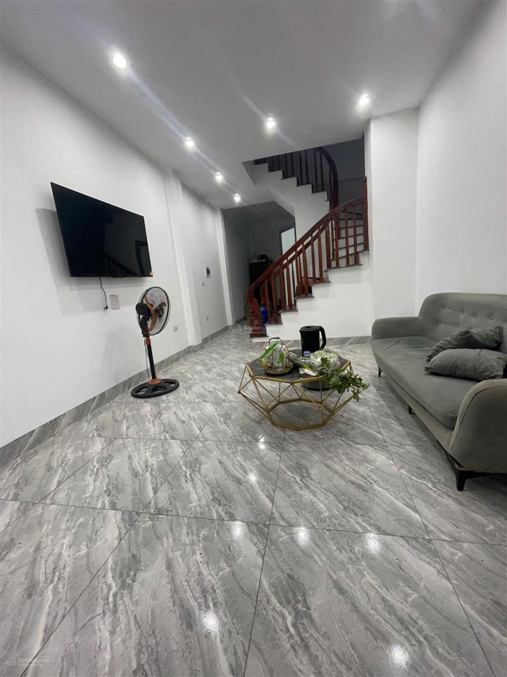 Cho thuê nhà 3 tầng 1 tum mới tinh  phúc lợi  long biên giá 8tr/1 tháng