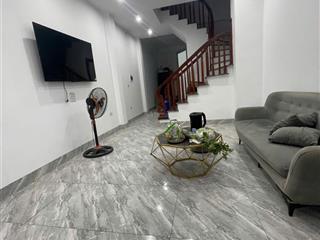 Cho thuê nhà 3 tầng 1 tum mới tinh  phúc lợi  long biên giá 9tr/1 tháng