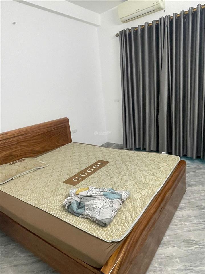 Cho thuê nhà 3 tầng 1 tum mới tinh  phúc lợi  long biên giá 8tr/1 tháng