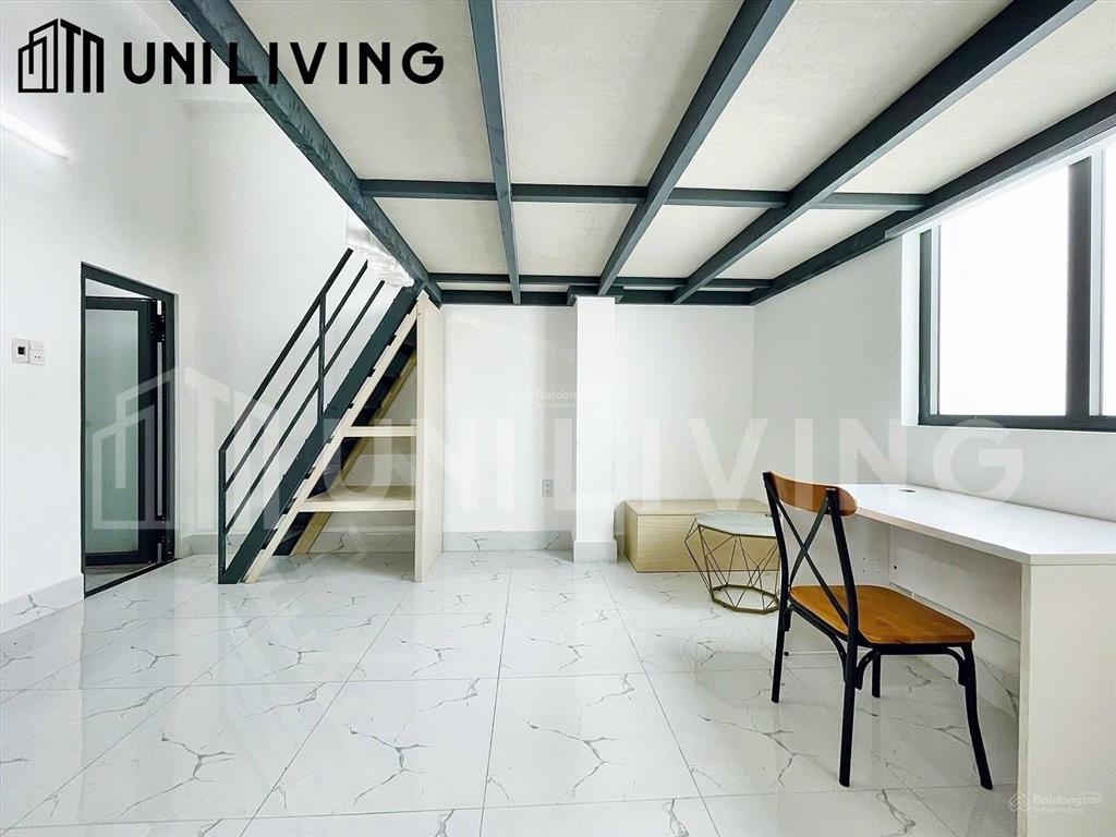 Trống lại phòng gác to full nội thất tách bếp 4 người 4 xe ngay đh luật, văn lang cửa sổ to