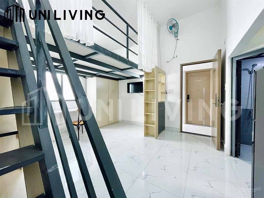 Trống lại phòng gác to full nội thất tách bếp 4 người 4 xe ngay đh luật, văn lang cửa sổ to
