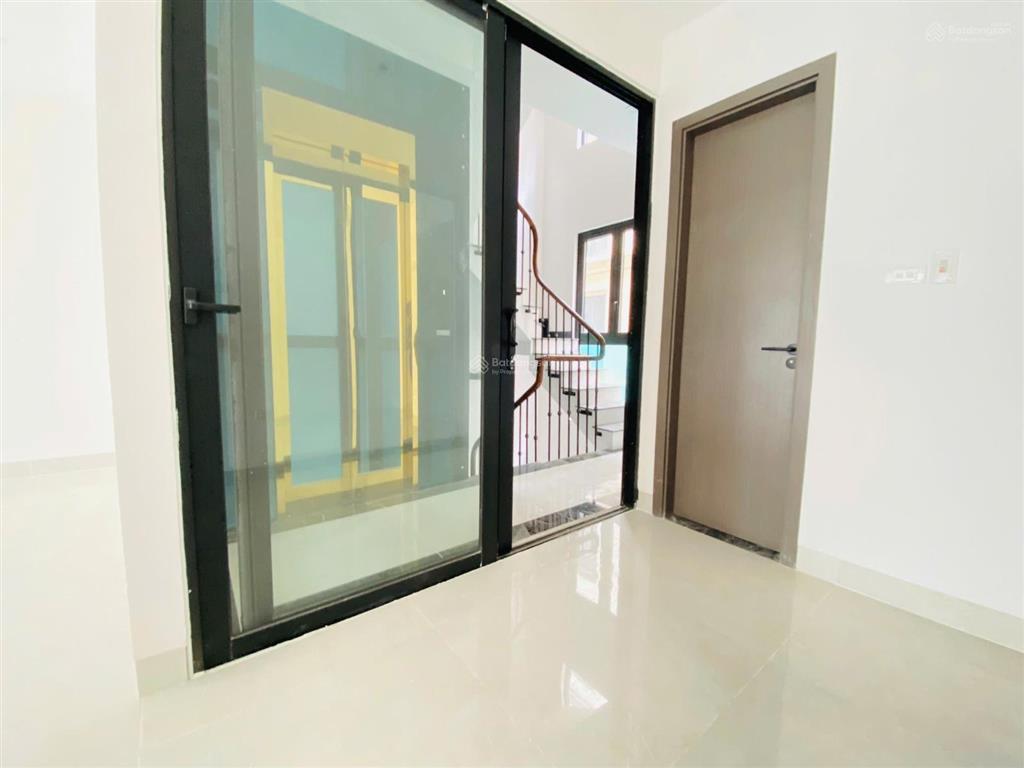 Chủ nhà gửi cho thuê căn liền kề tn1 đã hoàn thiện 5 tầng có thang máy, giá chỉ 35 triệu/tháng