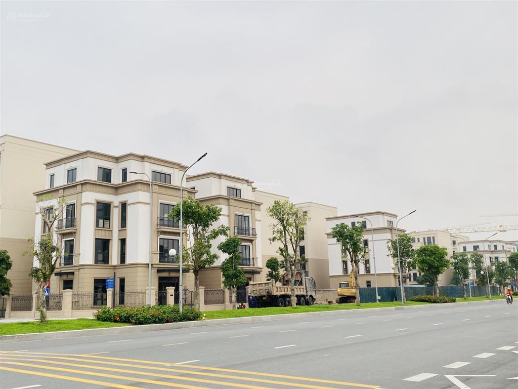 Cho thuê căn biệt thự đơn lập 212m2 mặt hồ tại vinhomes cổ loa