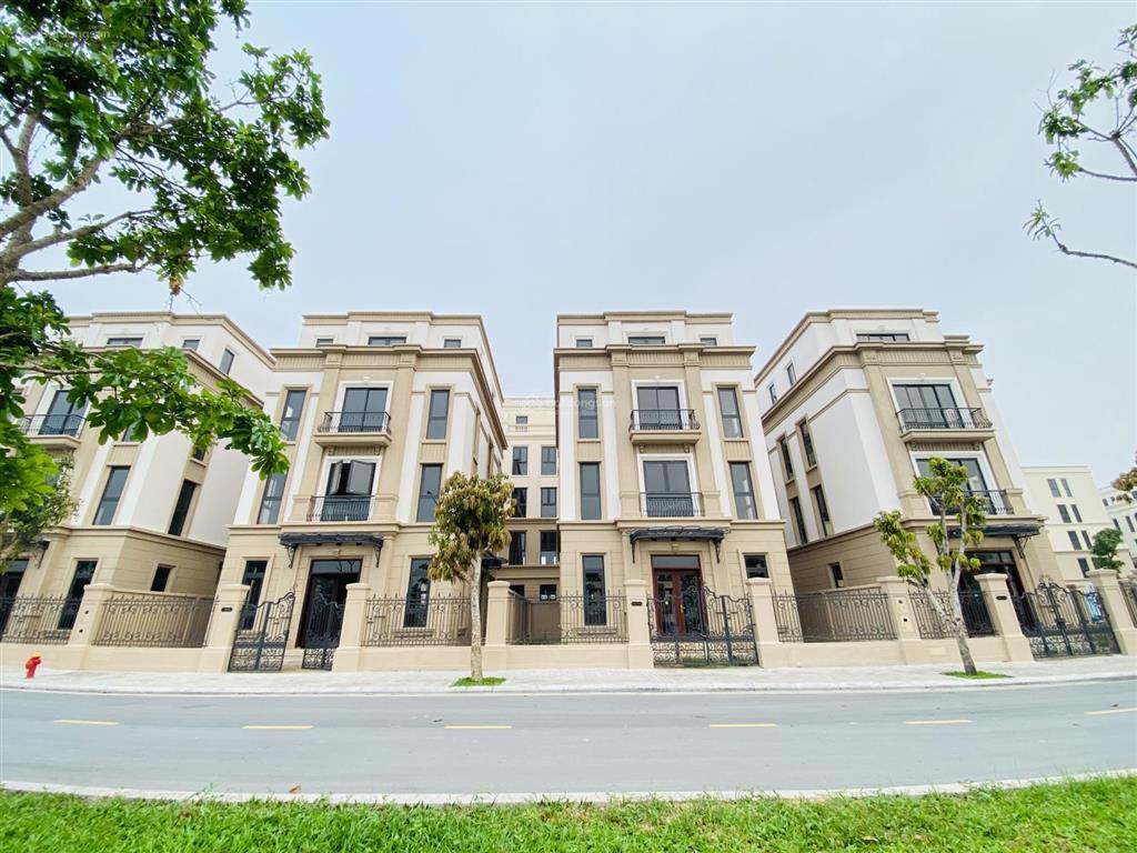 Cho thuê căn biệt thự đơn lập 212m2 mặt hồ tại vinhomes cổ loa