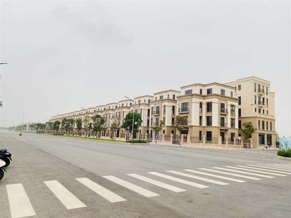Cho thuê căn biệt thự đơn lập 212m2 mặt hồ tại vinhomes cổ loa