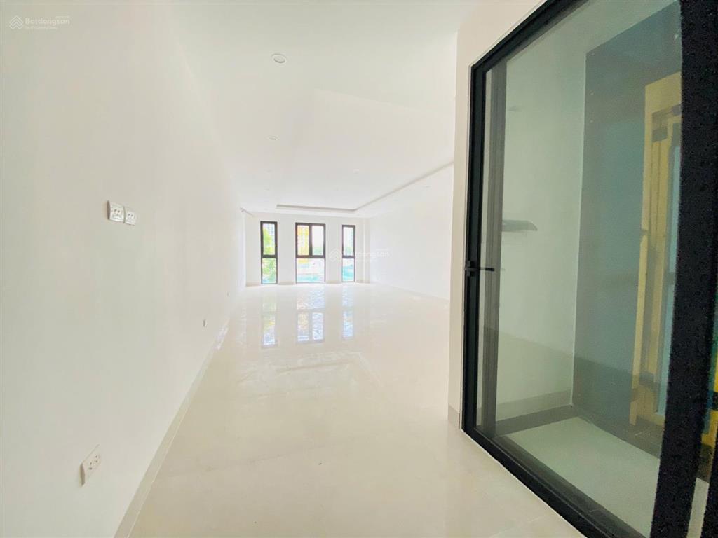 Chủ nhà gửi cho thuê căn liền kề tn1 đã hoàn thiện 5 tầng có thang máy, giá chỉ 35 triệu/tháng