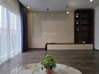 Cho thuê nhà nguyên căn nguyễn văn linh  long biên  5 tầng  gần may 10  gần trường, chợ ,....