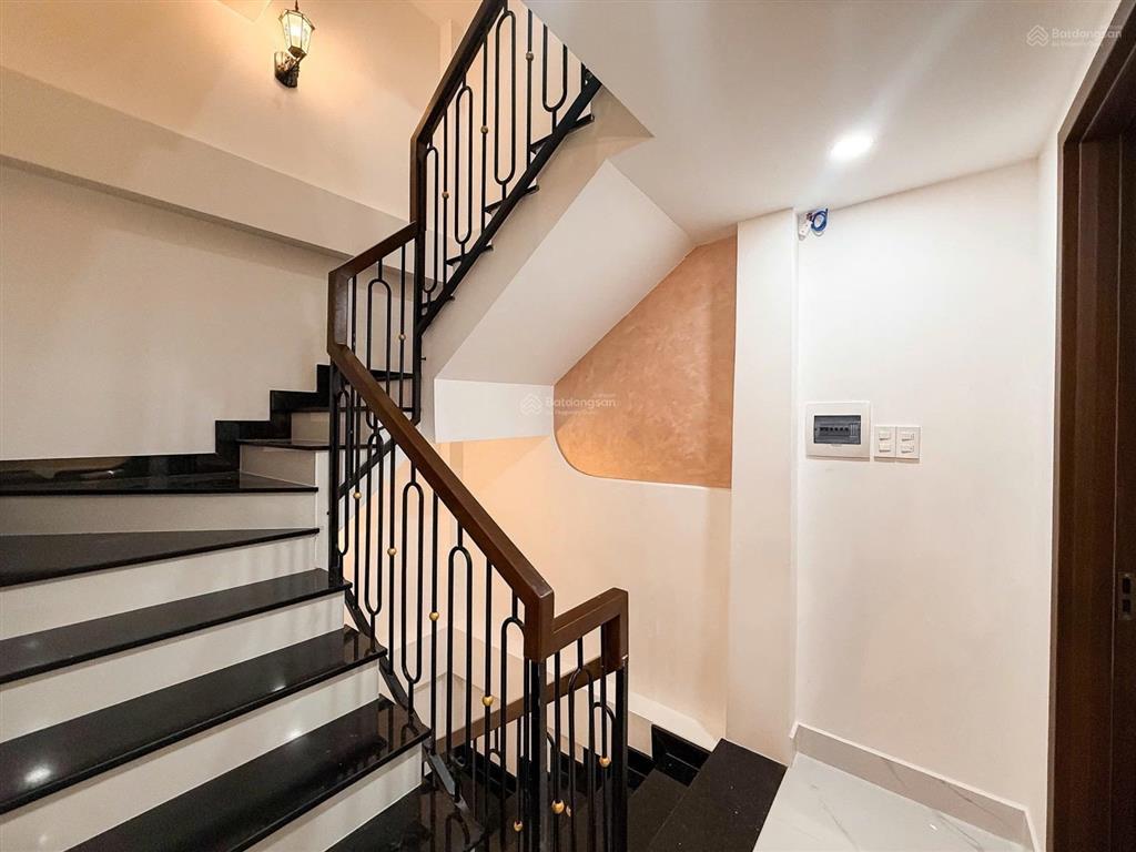 Siêu hiếm phú nhuận nhà đẹp ngang lớn 6m  hxh 4 chỗ thông, đ.thích quảng đức  5 tầng  36m2 (6x6)