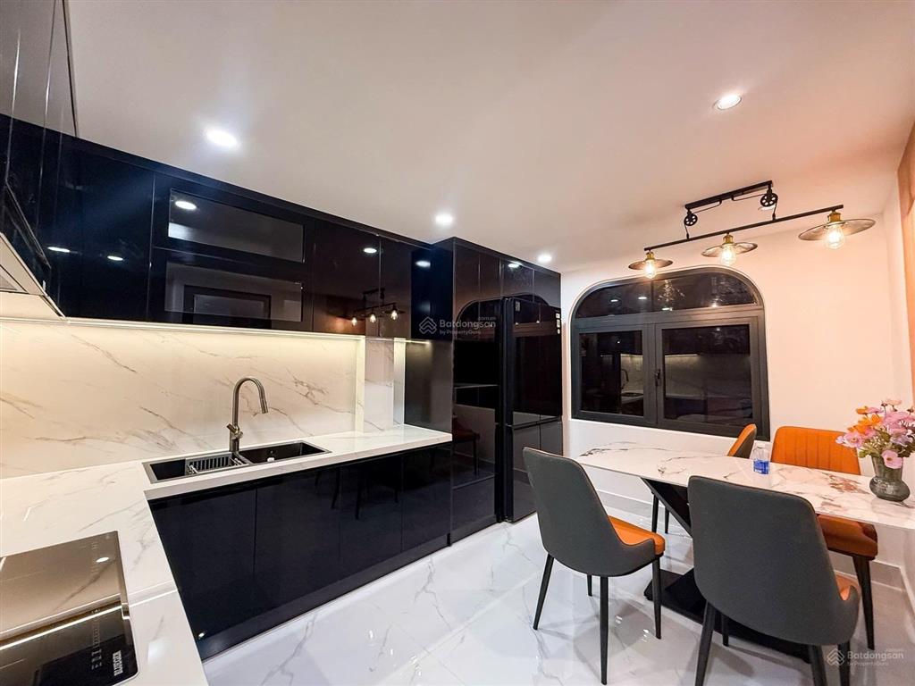 Siêu hiếm phú nhuận nhà đẹp ngang lớn 6m  hxh 4 chỗ thông, đ.thích quảng đức  5 tầng  36m2 (6x6)