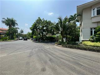 Bán nhanh biệt thự phú gia, pmh, q.7, 330m2, 1t1l, 6pn, 5wc, ntcc, sh, giá 150 tỷ.  0979 762 ***