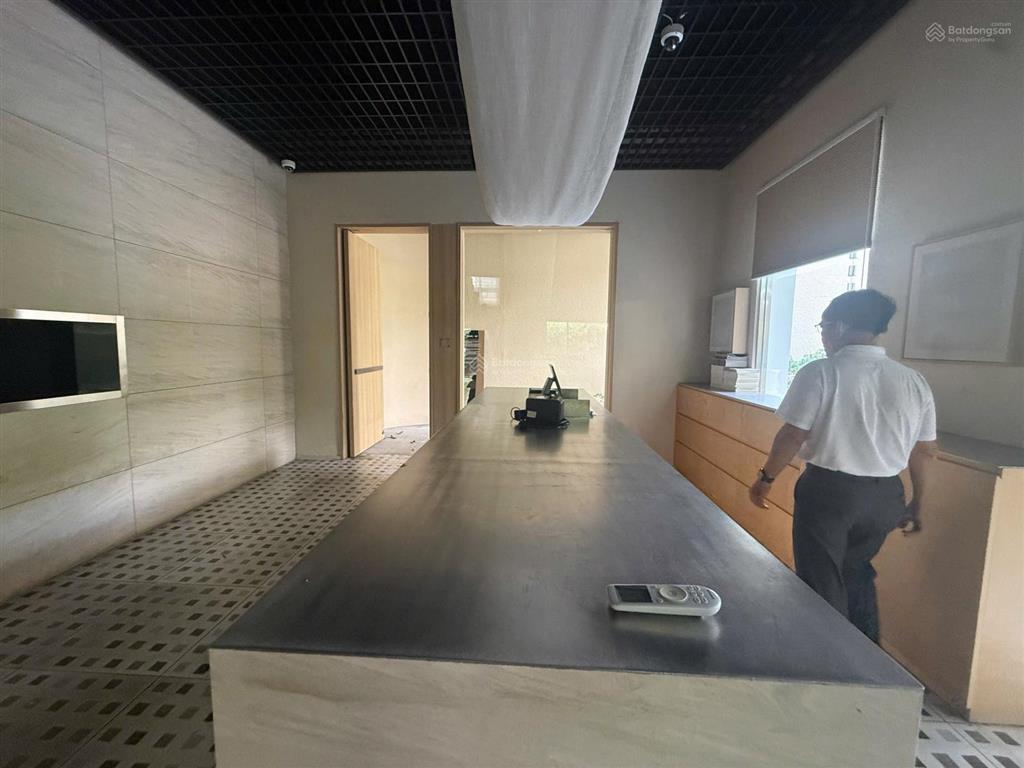Cho thuê bt nam viên, pmh, q.7, mt đường c, dt 17x17m, tiện làm nhà hàng, cafe, giá 110tr