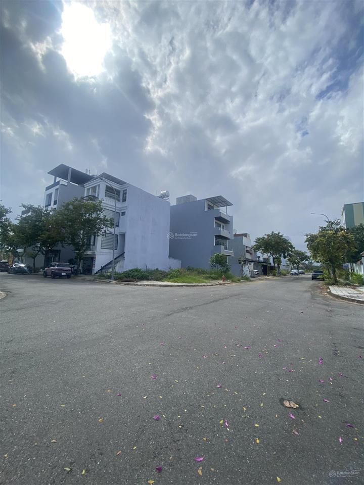 Lô góc cực đẹp view công viên, view kênh kđt fpt giá tốt