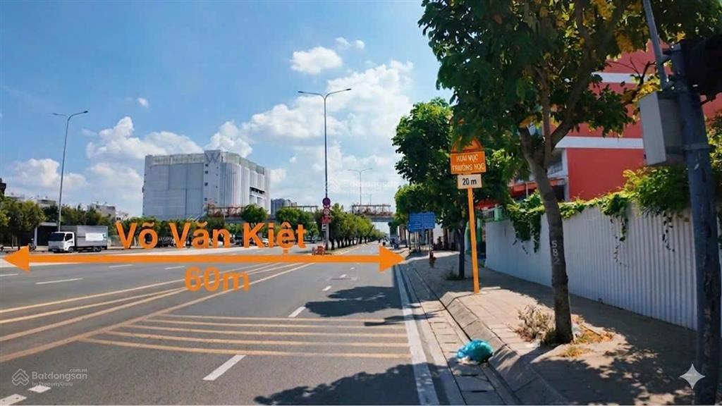 Bán gấp nhà cấp 4 mặt tiền đại lộ võ văn kiệt, dt 4.5x20m