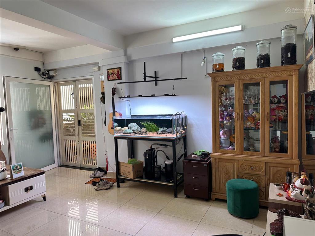 Cần bán căn hộ chung cư p3 q4 95m². giá 5,3 tỷ còn tl