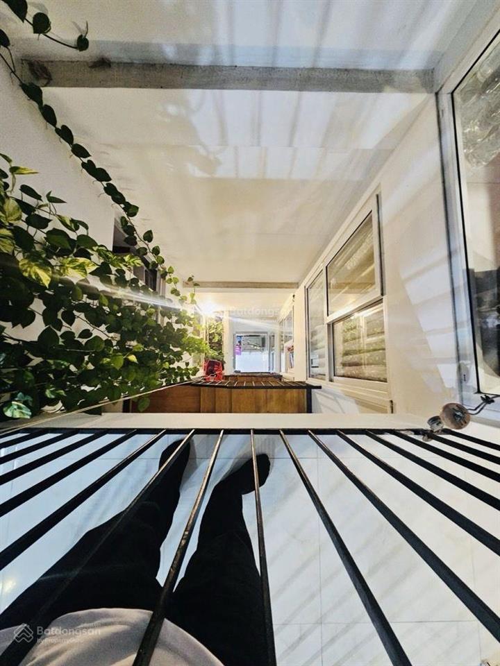 Nhà đẹp hẻm xe ô tô tránh, thông lê văn sỹ, trường sa, 65m2, 6 tầng btct, nhỉnh 15 tỷ.