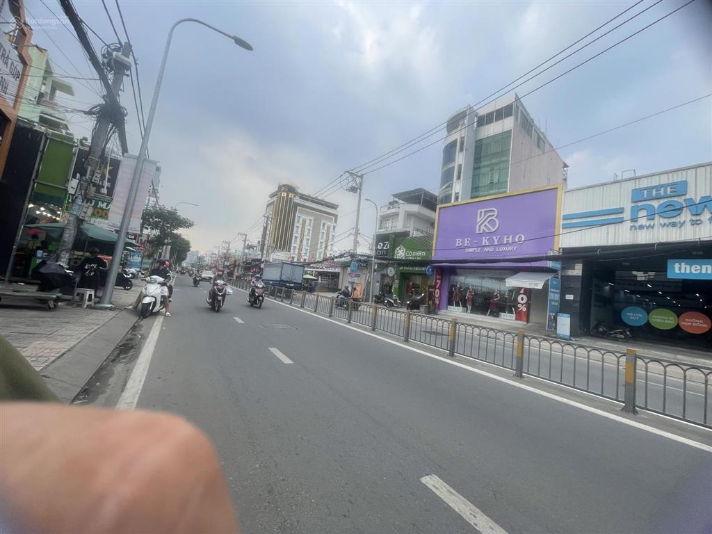 Bán nhà mt phan đăng lưu, phú nhuận dt 20 x 33, 2 tầng. hđ thuê 500 triệu/ tháng. 200 tỷ