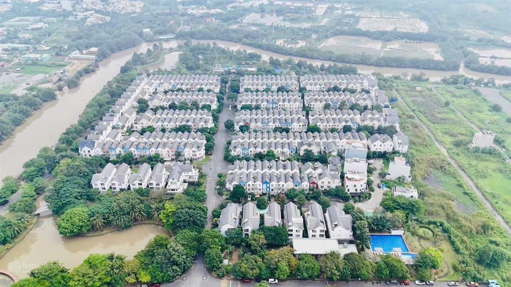 Bán nhà phố khu compound q.9, vi trí thuận tiện gần trung tâm, không gian trong mát, giá tốt.