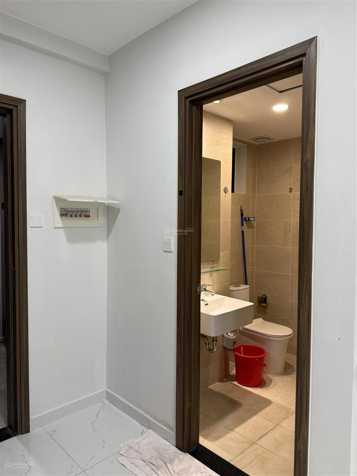Chính chủ bán nhanh studio view nội khu hồ bơi tầng thấp cho khách thiện chí