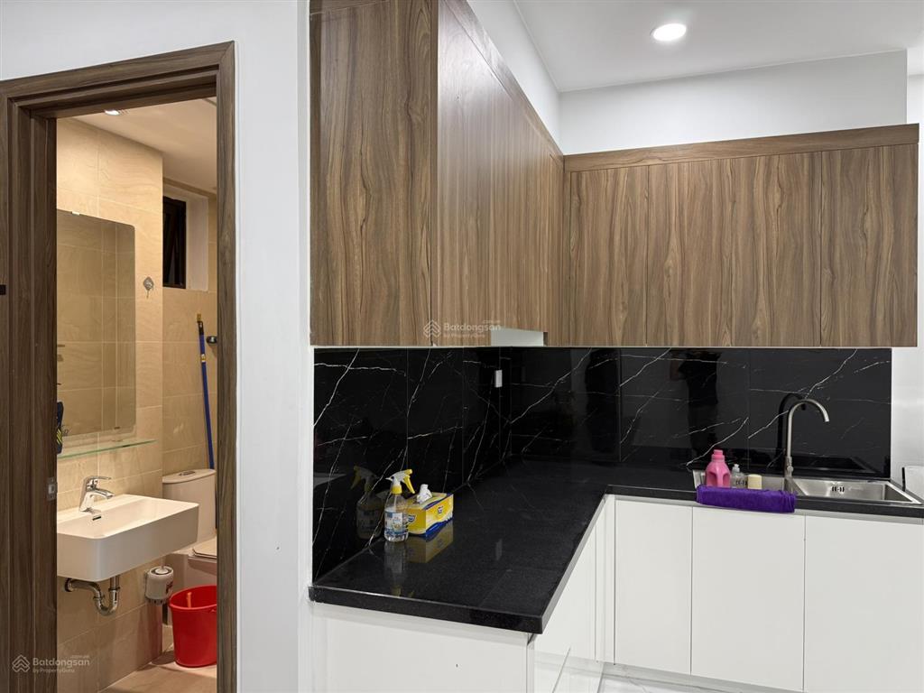 Chính chủ bán nhanh studio view nội khu hồ bơi tầng thấp cho khách thiện chí