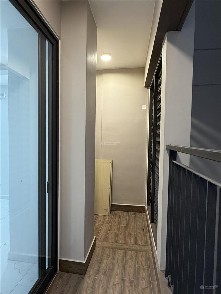Chính chủ bán nhanh studio view nội khu hồ bơi tầng thấp cho khách thiện chí
