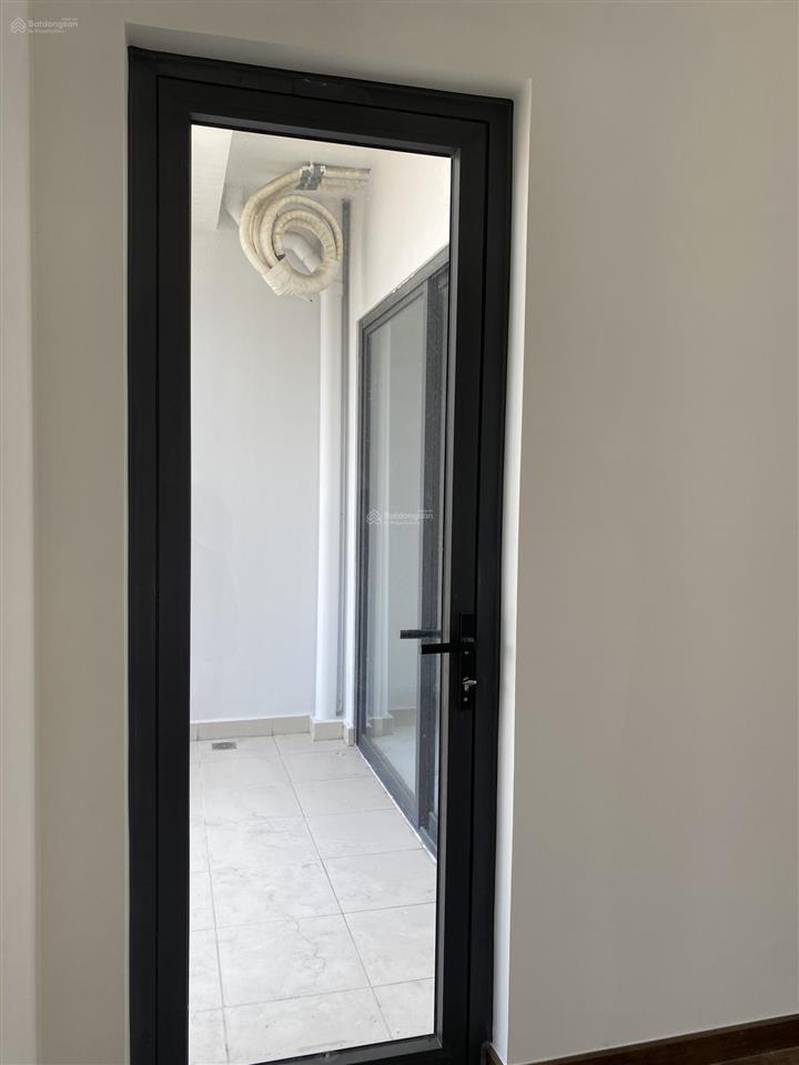 Căn hộ 2pn view hồ bơi sẵn sổ hồng tầng trung cần bán nhanh cho khách thiện chí