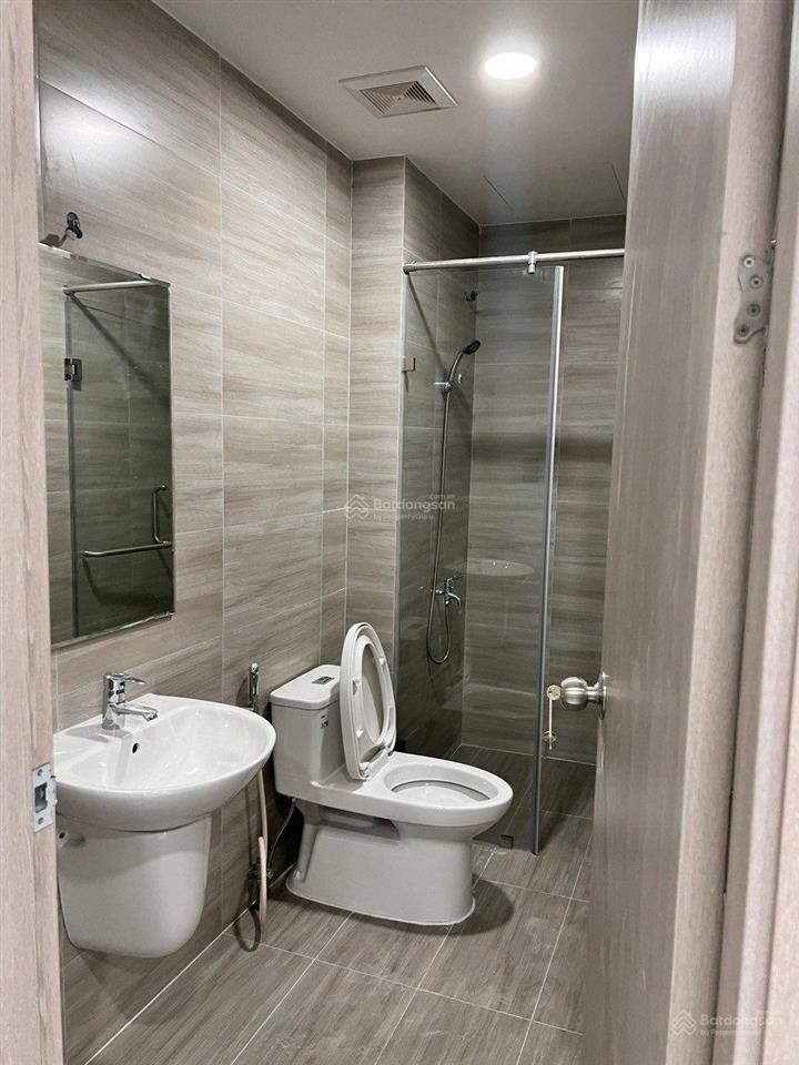 Bán căn 3pn view hồ bơi có nội thất cơ bản sẵn hợp đồng thuê cho khách