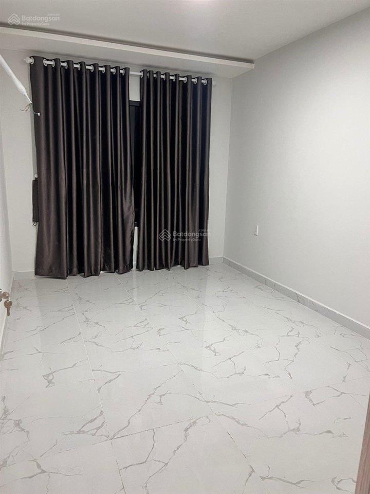 Bán căn 3pn view hồ bơi có nội thất cơ bản sẵn hợp đồng thuê cho khách