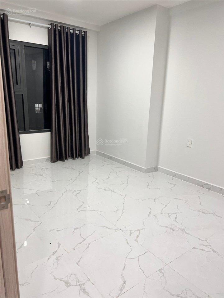 Bán căn 3pn view hồ bơi có nội thất cơ bản sẵn hợp đồng thuê cho khách