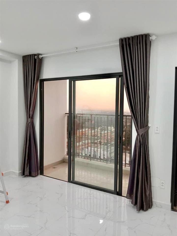 Bán căn 3pn view hồ bơi có nội thất cơ bản sẵn hợp đồng thuê cho khách