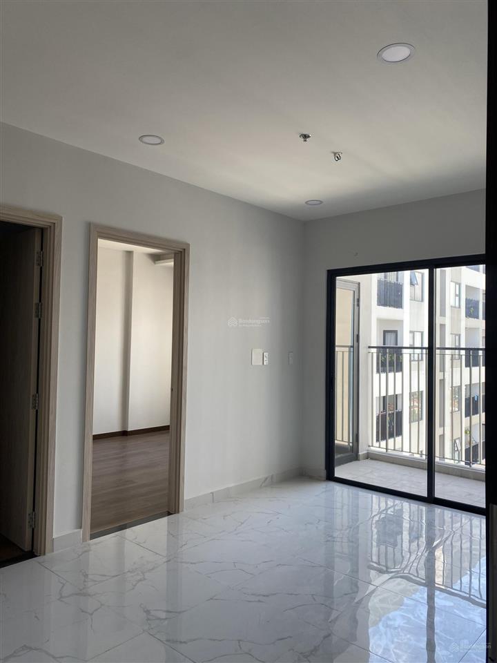 Căn hộ 2pn view hồ bơi sẵn sổ hồng tầng trung cần bán nhanh cho khách thiện chí