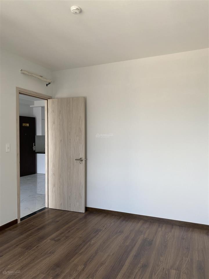 Căn hộ 2pn view hồ bơi sẵn sổ hồng tầng trung cần bán nhanh cho khách thiện chí